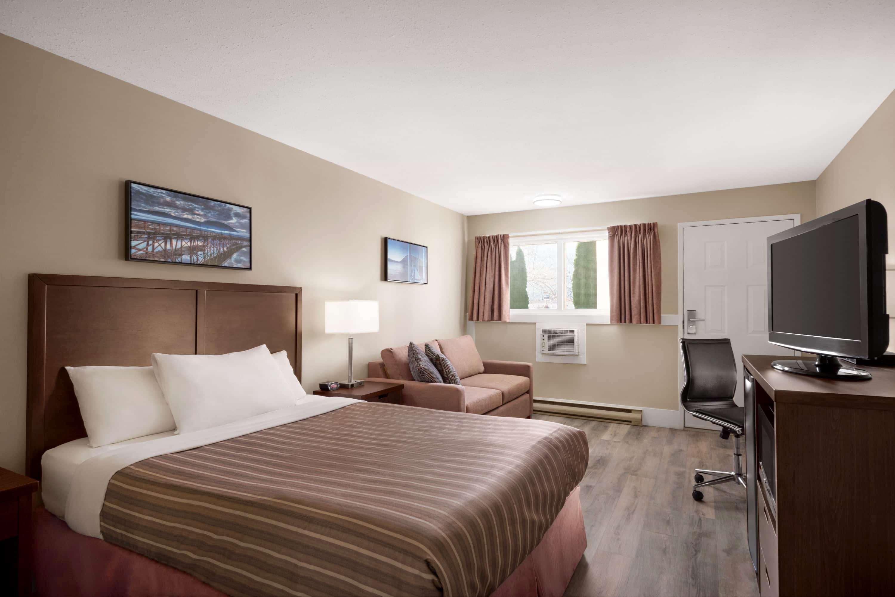 Travelodge By Wyndham Salmon Arm Bc מראה חיצוני תמונה