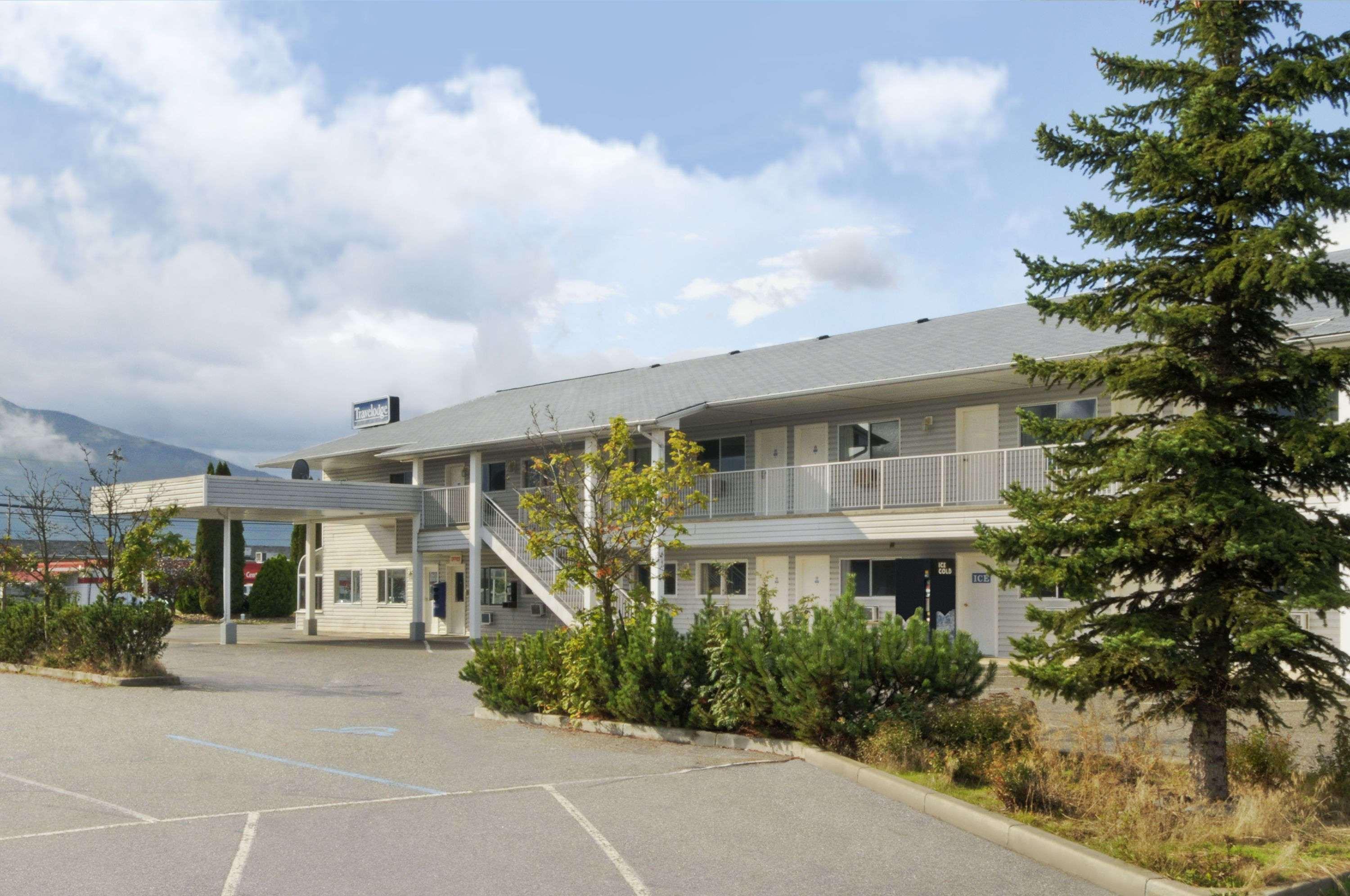 Travelodge By Wyndham Salmon Arm Bc מראה חיצוני תמונה