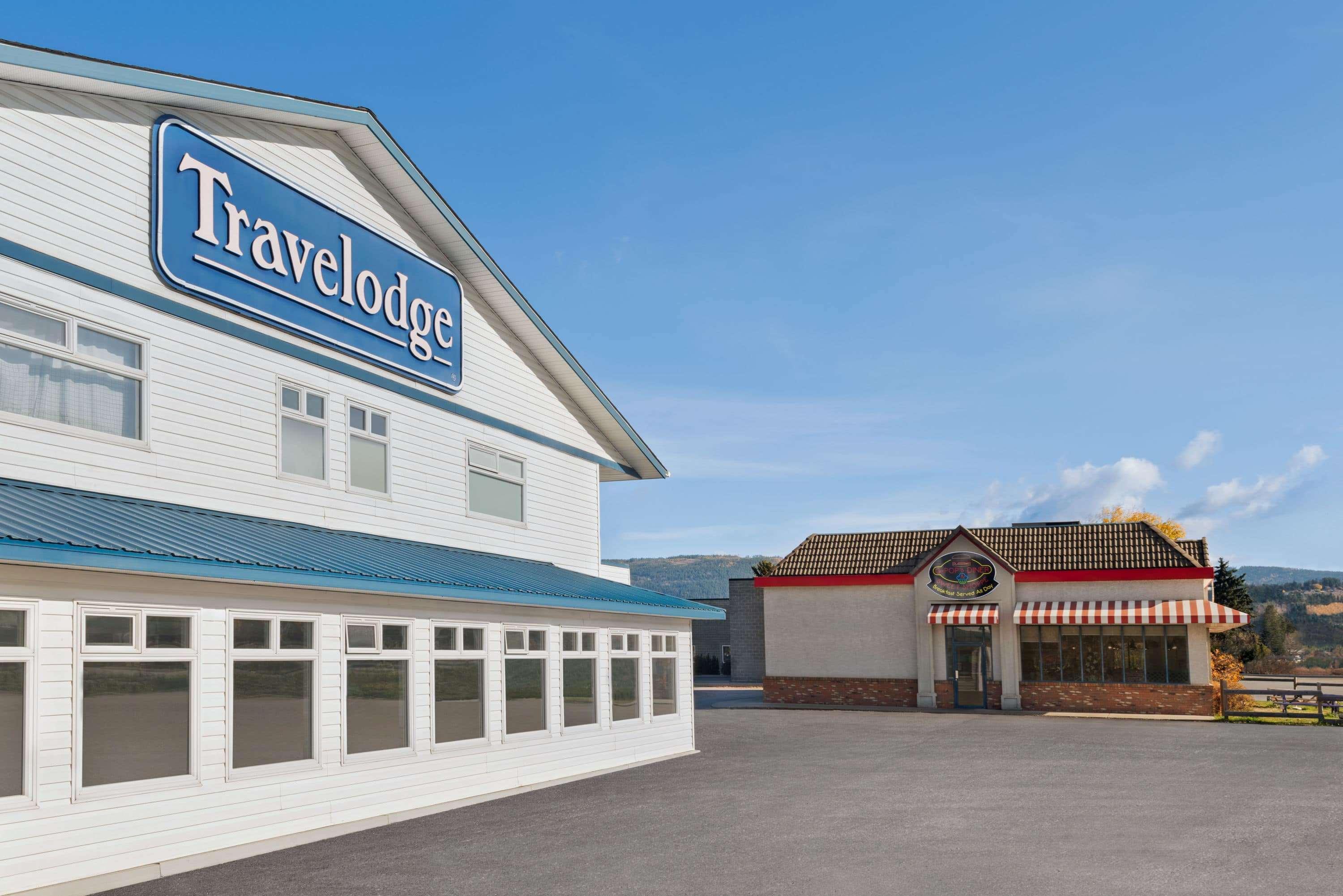 Travelodge By Wyndham Salmon Arm Bc מראה חיצוני תמונה